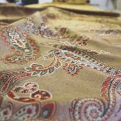 Ткань с огуречным рисунком