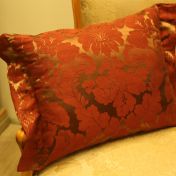 Декоративные подушки из тканей компаньонов