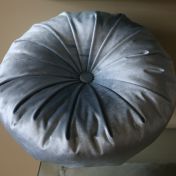 Круглая велюровая подушка