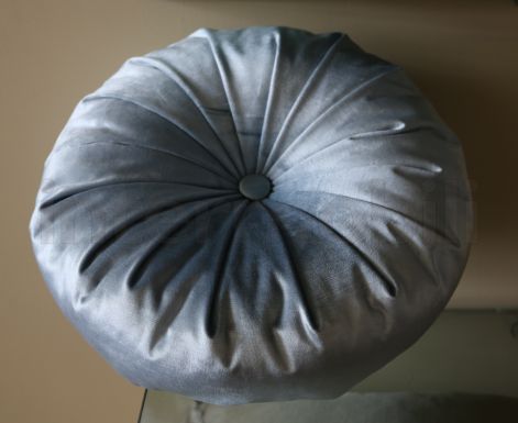 Круглая велюровая подушка