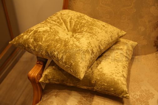 Подушка из бархата