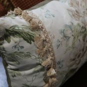 Подушка с тесьмой