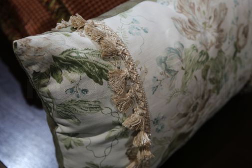 Подушка с тесьмой