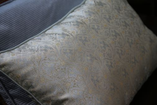 Жаккардовая подушка