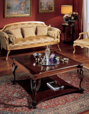 Роскошная композиция для гостиной из мягкой мебели и столиков