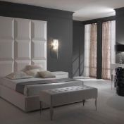 Роскошная мебель для спальной комнаты.