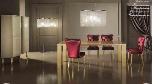 Роскошный набор мебели для гостиной комнаты.