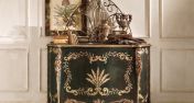Росскошный сервант в классическом стиле