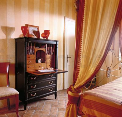 Секретер от итальянской фабрики Tonin Casa