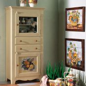 Сервант 2-дверный вертикальный в стиле кантри