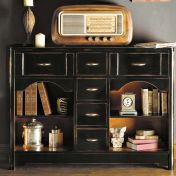 Сервант с шестью ящиками