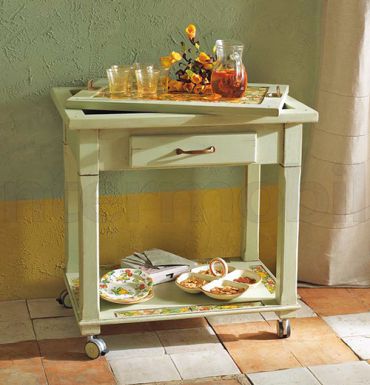 Сервировочный столик на колесиках с встроенным подносом