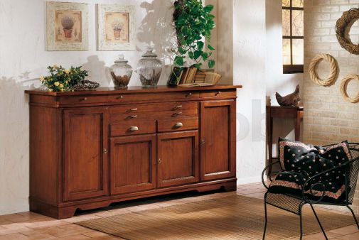 Широкий комод от итальянской фабрики мебели