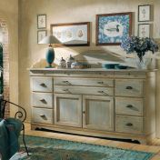 Широкий комод в состаренном дизайне