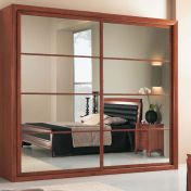 Шкаф-купе с двумя раздвижными дверцами