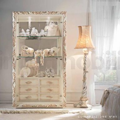 Шкаф-витрина для спальной комнаты.