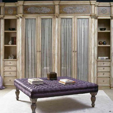 Шкаф и мягкий пуф для спальни.