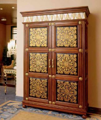 Шкаф с двумя дверцами.