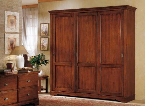 Шкаф с тремя секциями от итальянского производителя