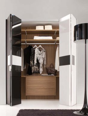 Шкаф с двумя дверцами