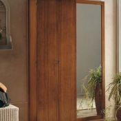 Шкаф в прихожую от мебельной фабрики Vaccari International