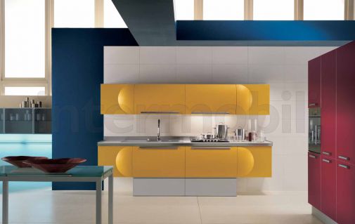 Современная кухня в ярких цветах из коллекции Trendy