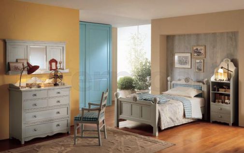 Спальная мебель светлого оттенка.