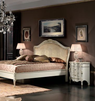 Спальня в белом лаке с позолотой