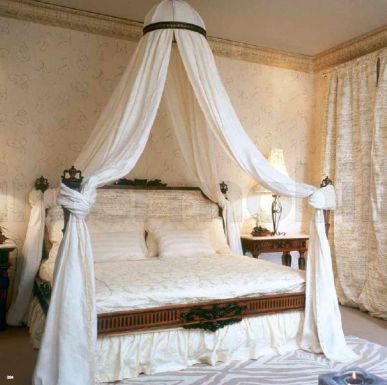 Спальный гарнитур от Coleccion Alexandra.