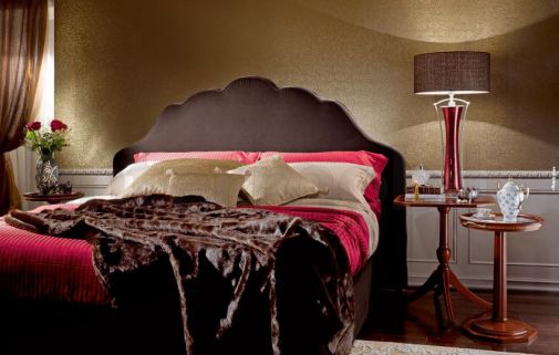 Спальный гарнитур в яркой цветовой гамме.