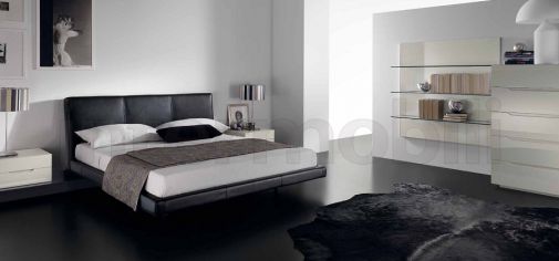 Спальный гарнитур с кроватью CYGNUS в обивке из черной кожи