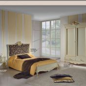 Спальный гарнитур в обивке из шоколадно-золотого принта