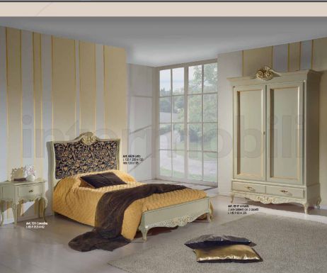 Спальный гарнитур в обивке из шоколадно-золотого принта