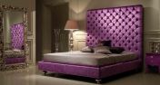 Спальный гарнитур лилового оттенка.