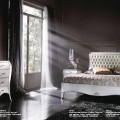 Спальный гарнитур в светлом оттенке