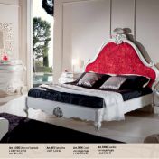 Спальный гарнитур в обивке из красного бархата