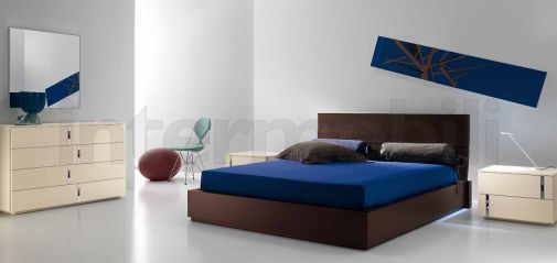 Спальный гарнитур из коллекции FRIDA с кроватью BOOTЕ в дубе