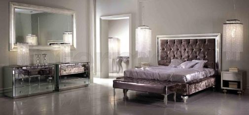 Спальный гарнитур с удобной кроватью.