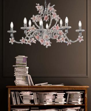 Стеклянная люстра в розовом цвете