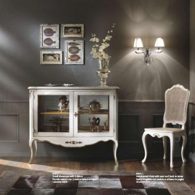 Стеклянный комод