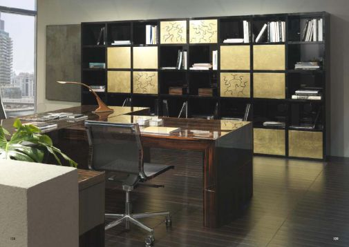 Шкаф и стол в темных цветах