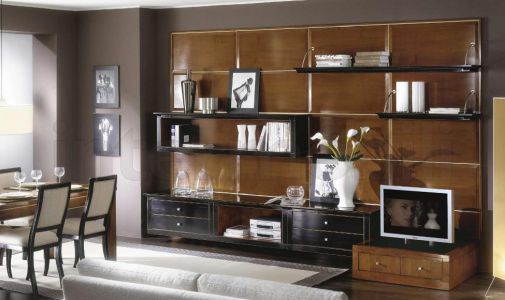 Стенка в натуральной расцветке древесины