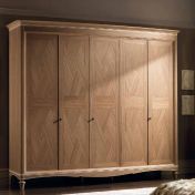 Стильный шкаф для спальной комнаты.