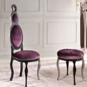 Стильный стул с мягким пуфом.