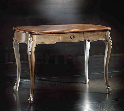 Стол на изящных выгнутых ножках коллекции MUSEUM