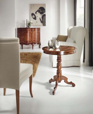 Столик и малый буфет для гостиной