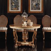 Столик и стулья в классическом стиле