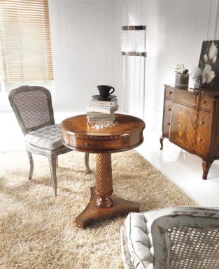 Столик и комод в комплекте для гостиной