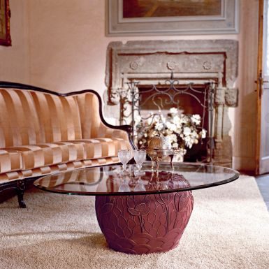 Столик с овальной столешницей из стекла от Tonin Casa