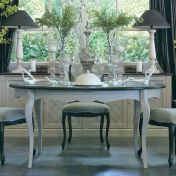 Столовая композиция с овальным обеденным столом